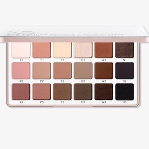 NATASHA DENONA
Eye Sculpt Texture & Tone
Eyeshadow Palette - Soft